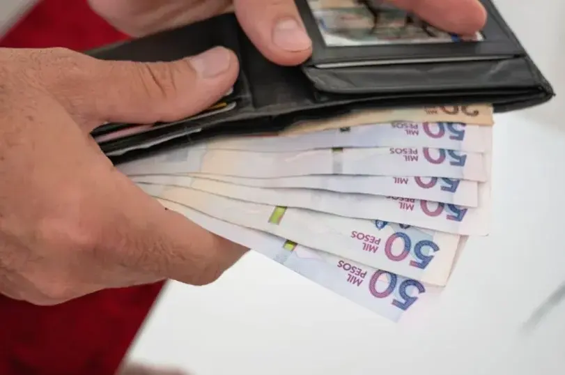 Presidente Petro decreta salario mínimo 2025: así quedó el aumento