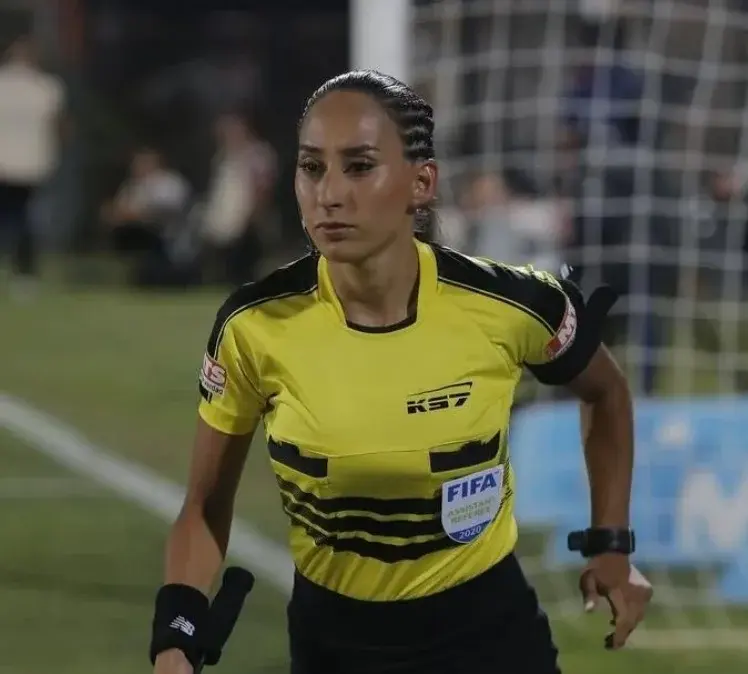 De árbitra a Onfayer: vuelve a la cancha, pero no deja el contenido para adultos