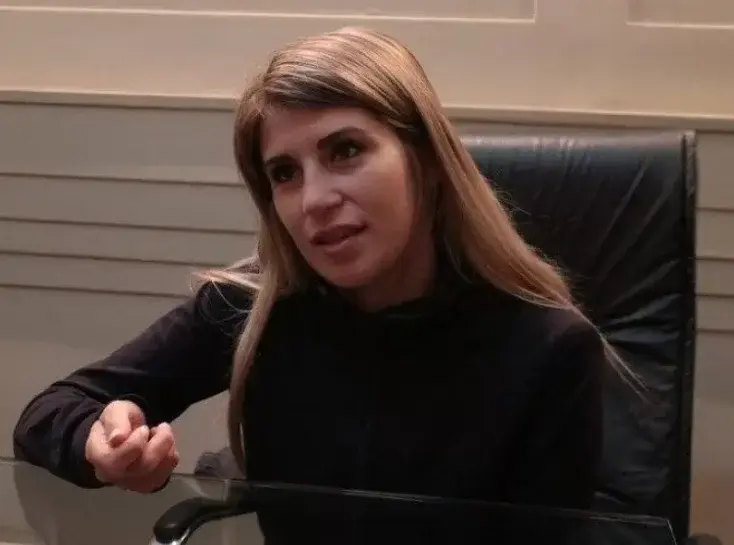 ¡Injusticia!: despiden a funcionaria pública por ser modelo w3bc4m