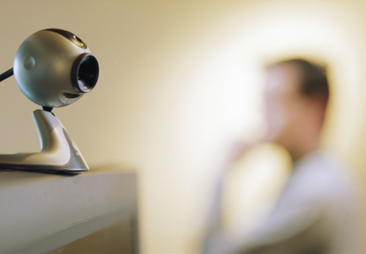 El lado oculto del modelaje webcam: control y explotación